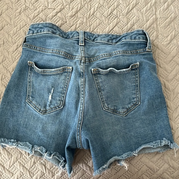 Women denim shorts - Picture 2 of 4